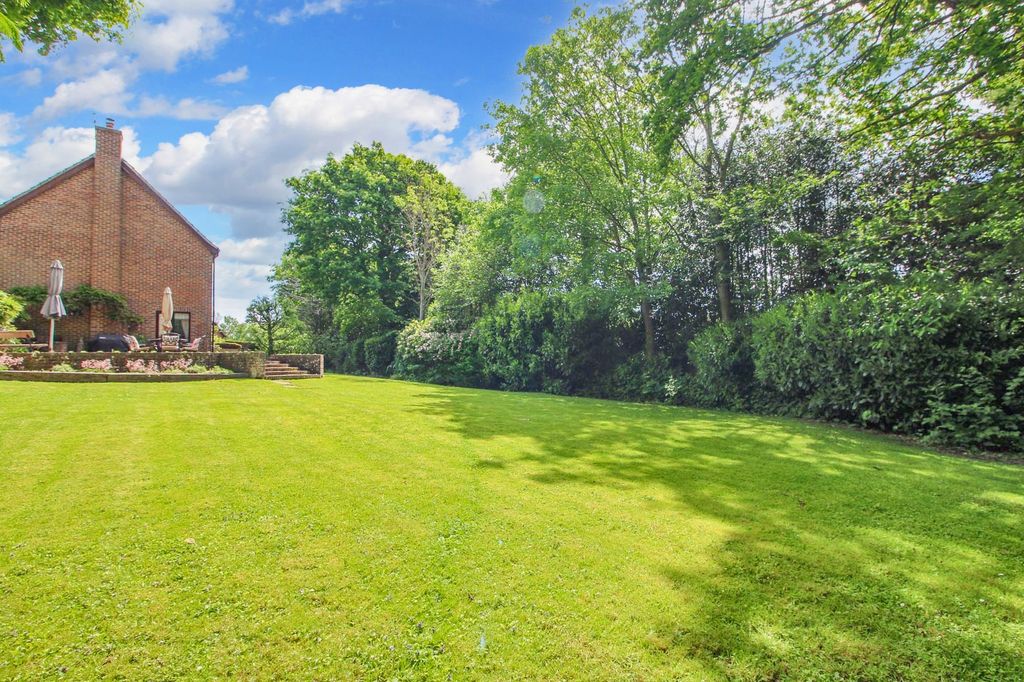 Property photo 2 of 28