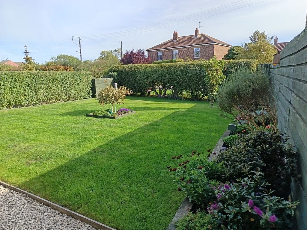 Property photo 2 of 21 Front Garden