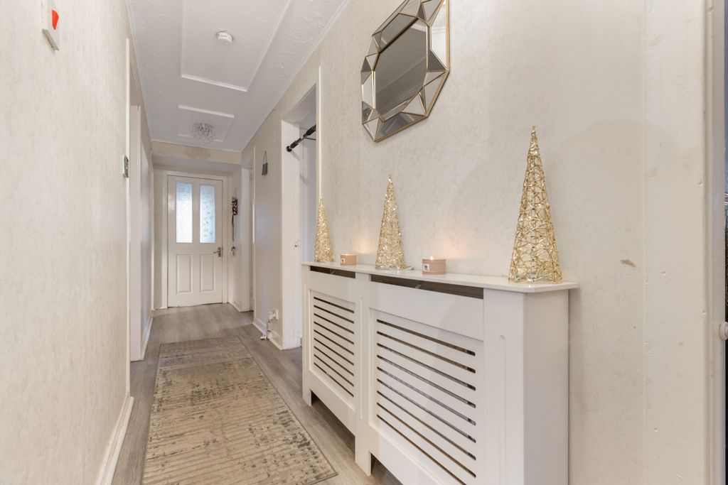 Property photo 3 of 27