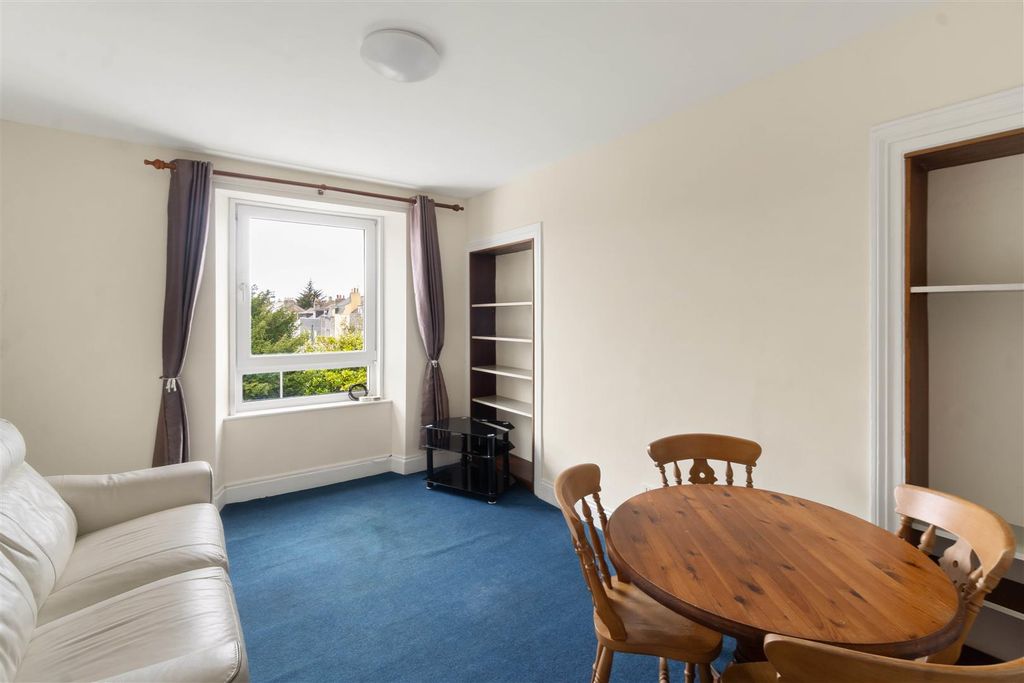 Property photo 2 of 7 Living Area