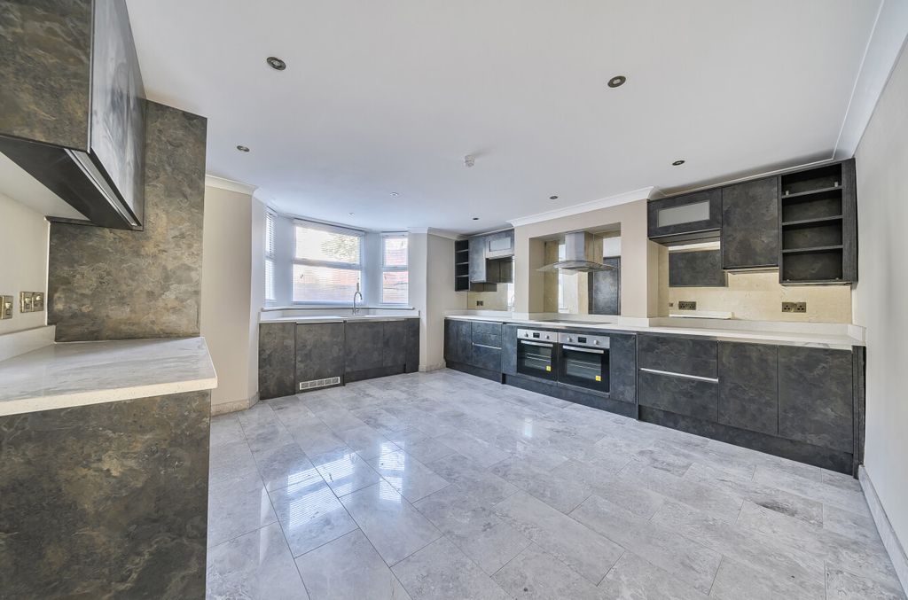 Property photo 2 of 14 1350268-23-68Befb...