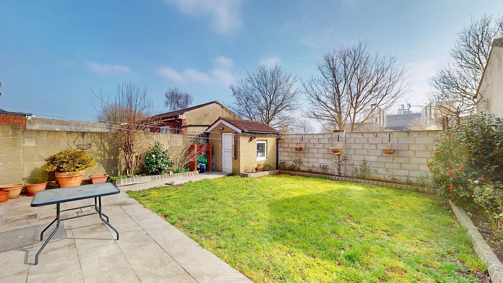 Property photo 2 of 21