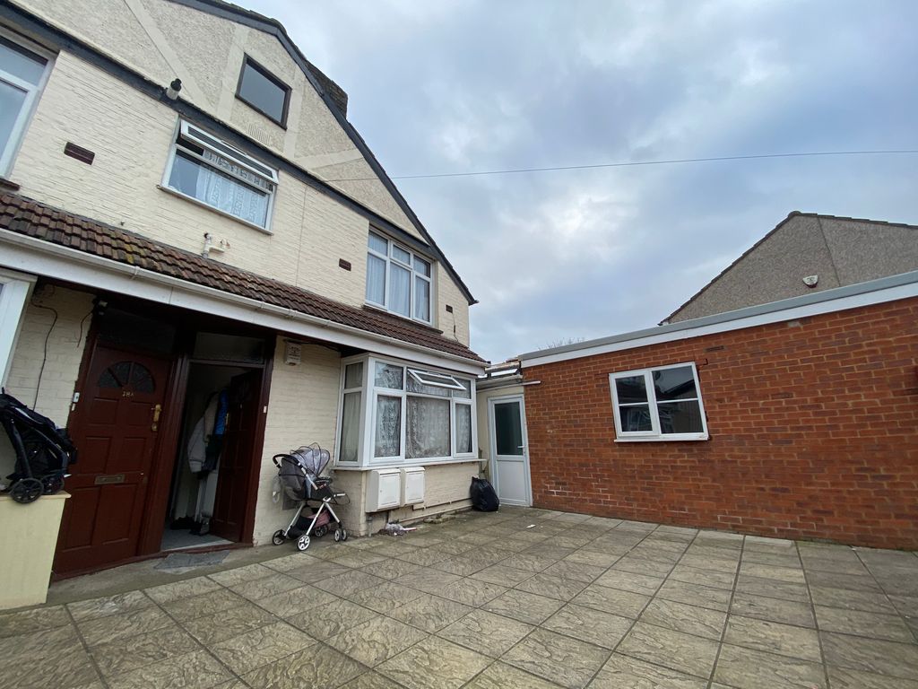 Additional image 4 of 3 bed flat for saleWillow Tree Lane, Hayes UB4