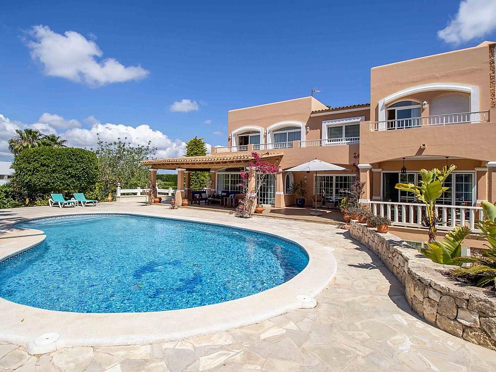 Property photo 2 of 50