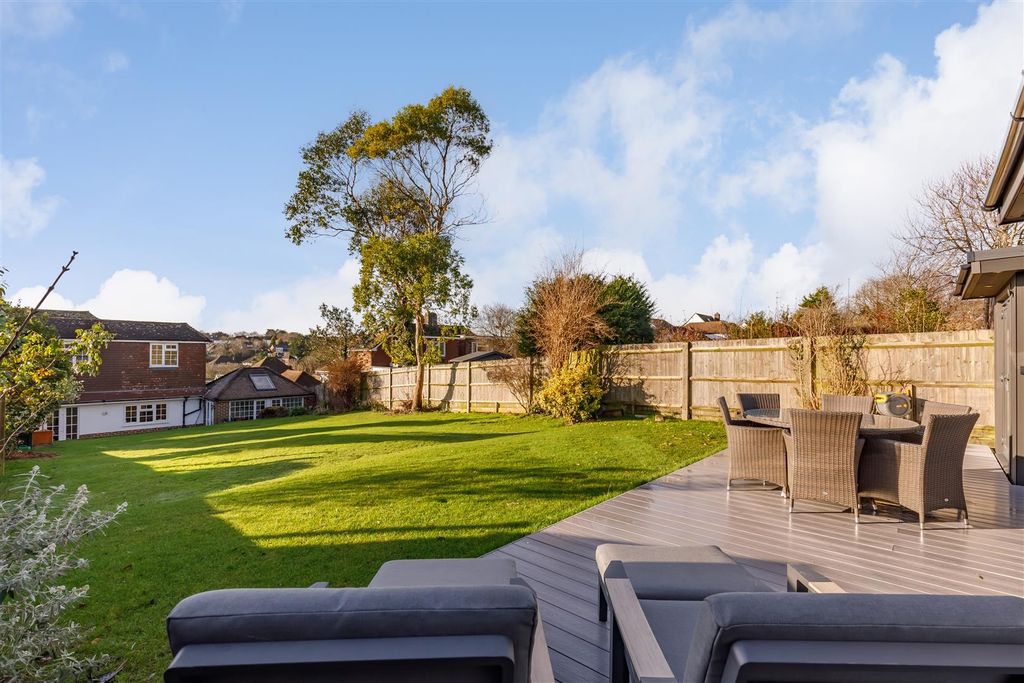 Property photo 2 of 16 Garden