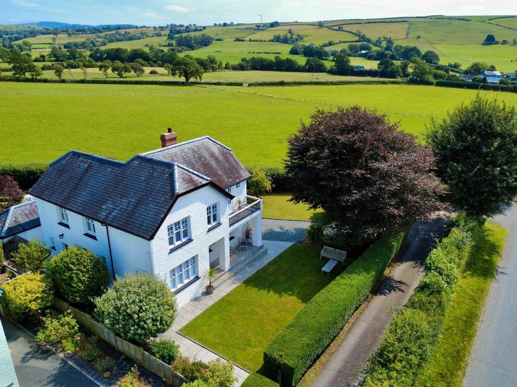 Property photo 2 of 37