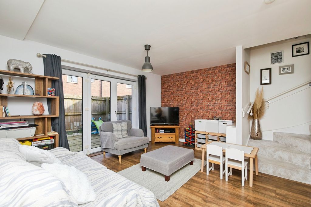 Property photo 3 of 18 Living Room