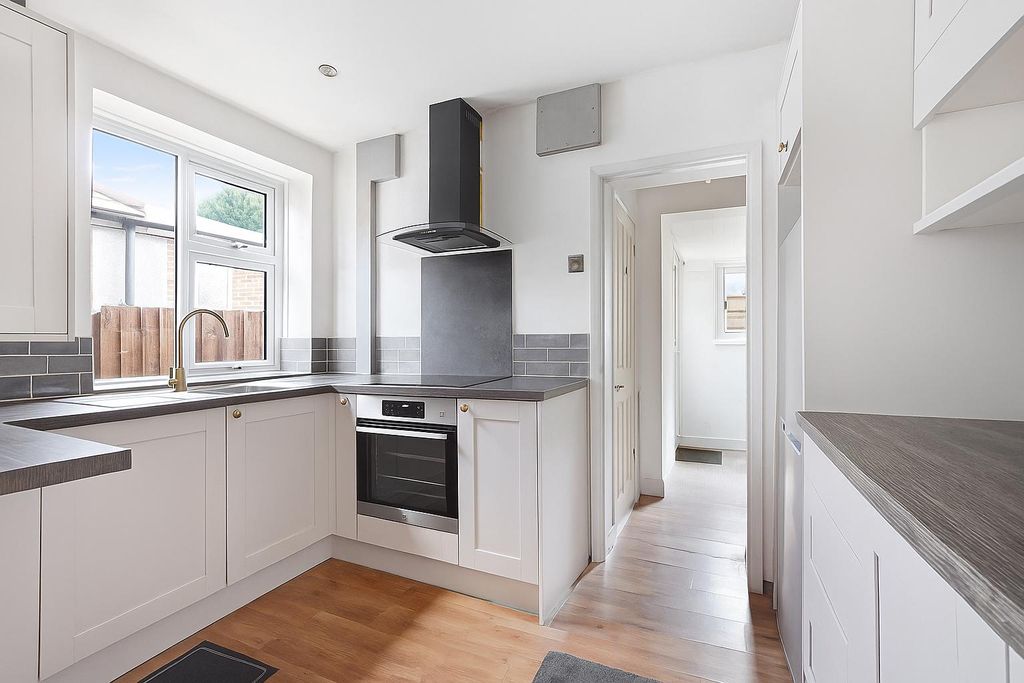 Property photo 3 of 8 Photo 9