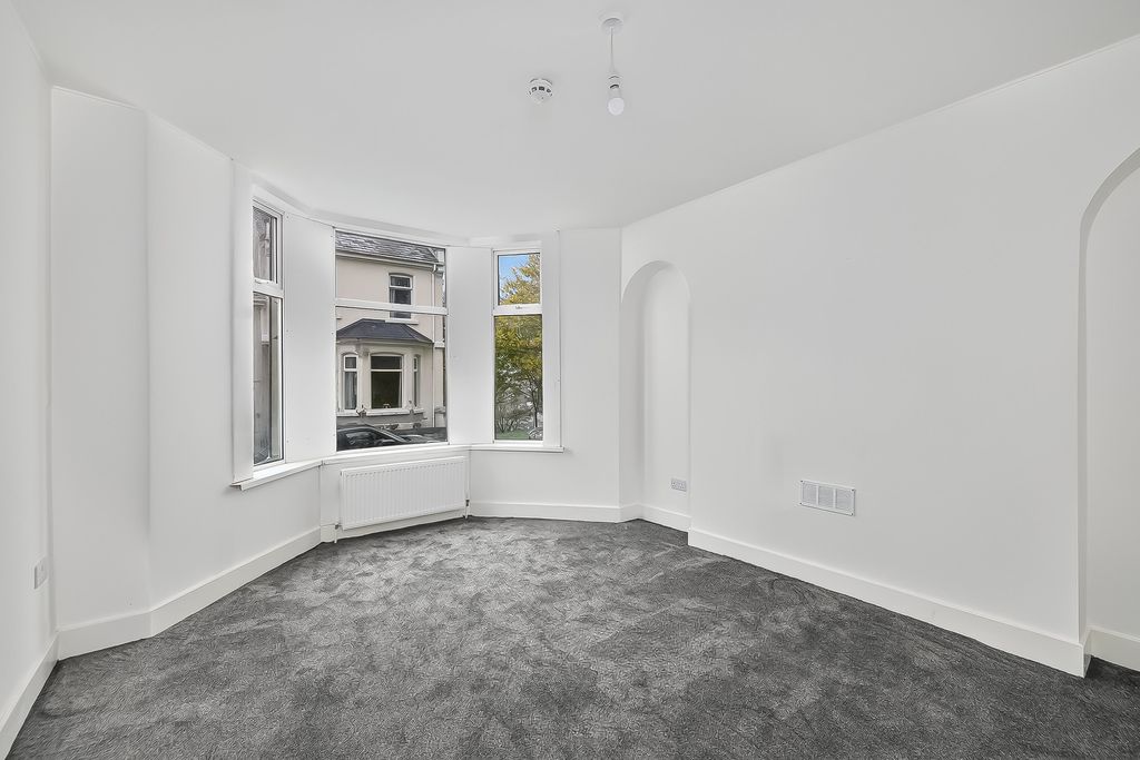 Property photo 2 of 12 0025