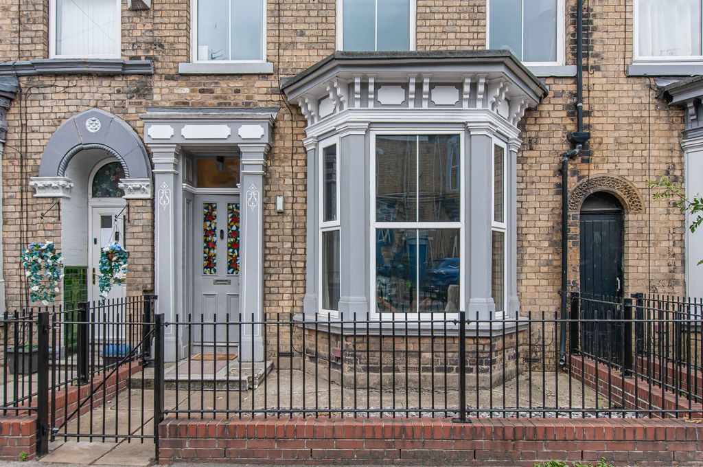 Property photo 1 of 21