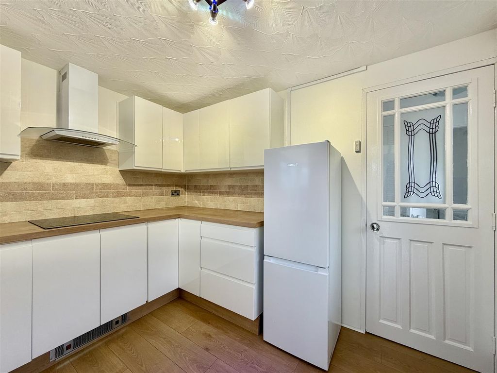 Property photo 3 of 14 Kitchen