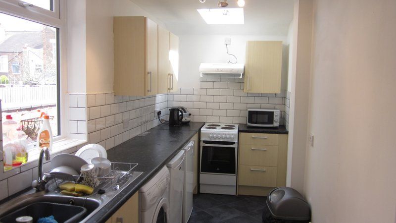 Property photo 1 of 7 Kitchen