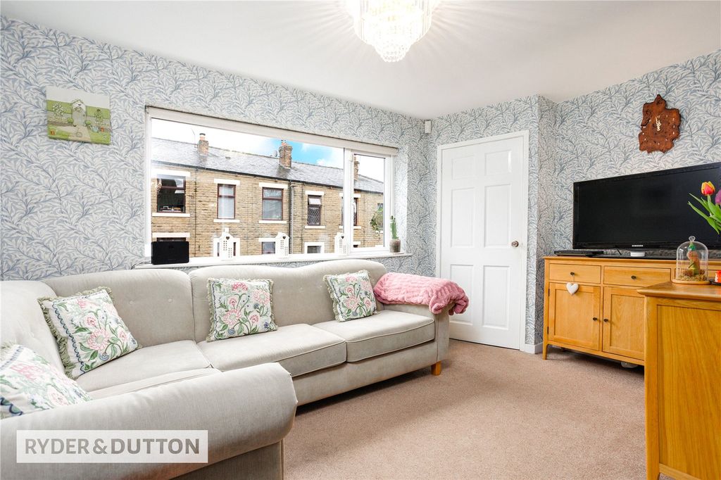 Property photo 2 of 21 Lounge