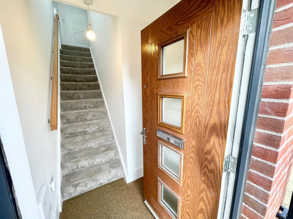 Property photo 2 of 15 Entrance