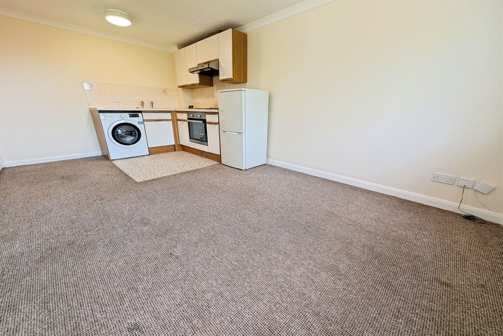 Property photo 2 of 6 (Main)
