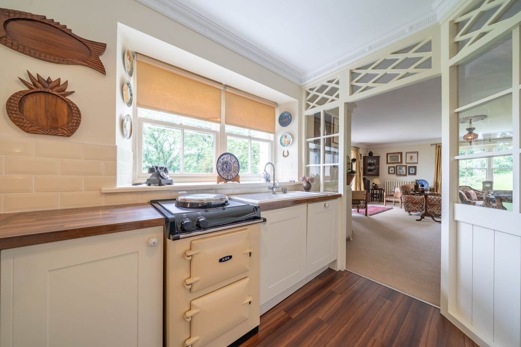 Property photo 3 of 31