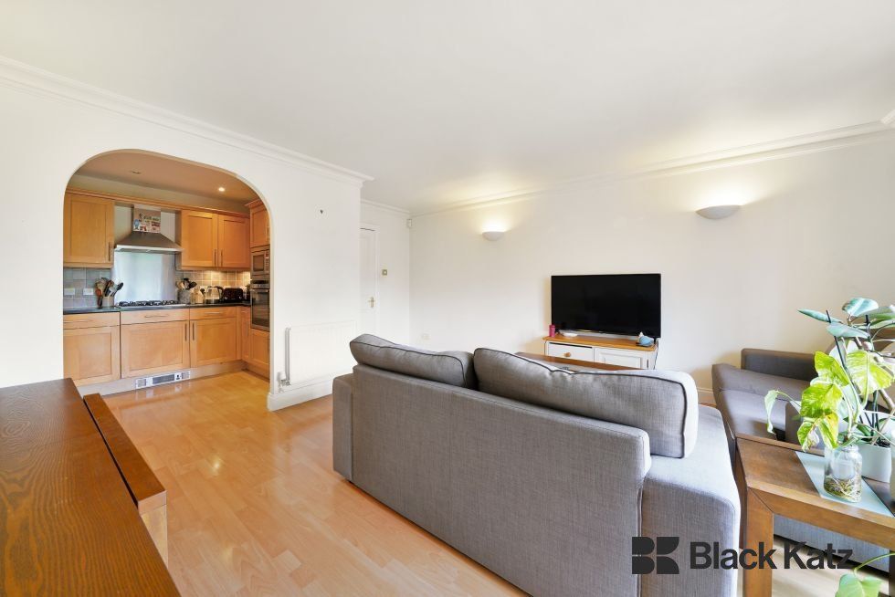 Property photo 3 of 11
