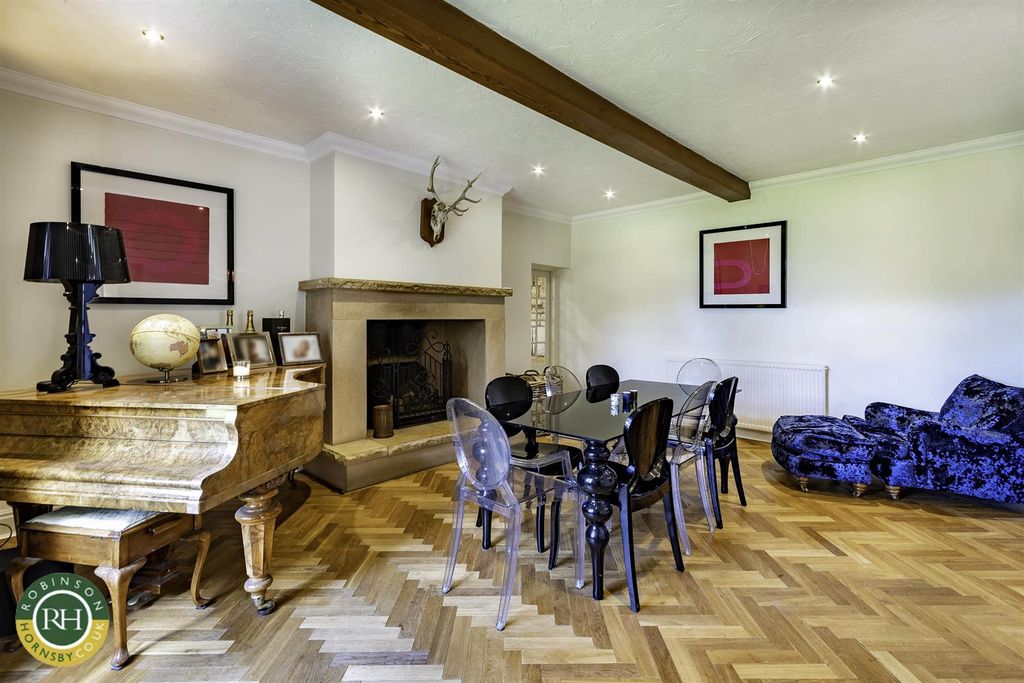 Property photo 2 of 31