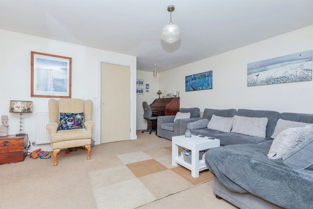 Property photo 3 of 21
