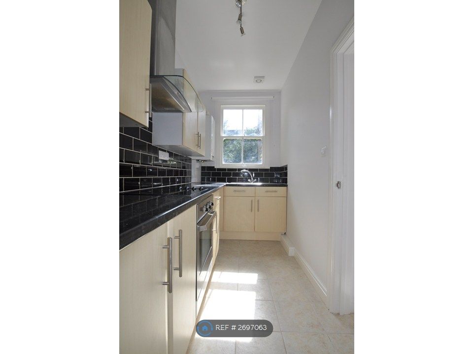 Property photo 2 of 10 Kitchen