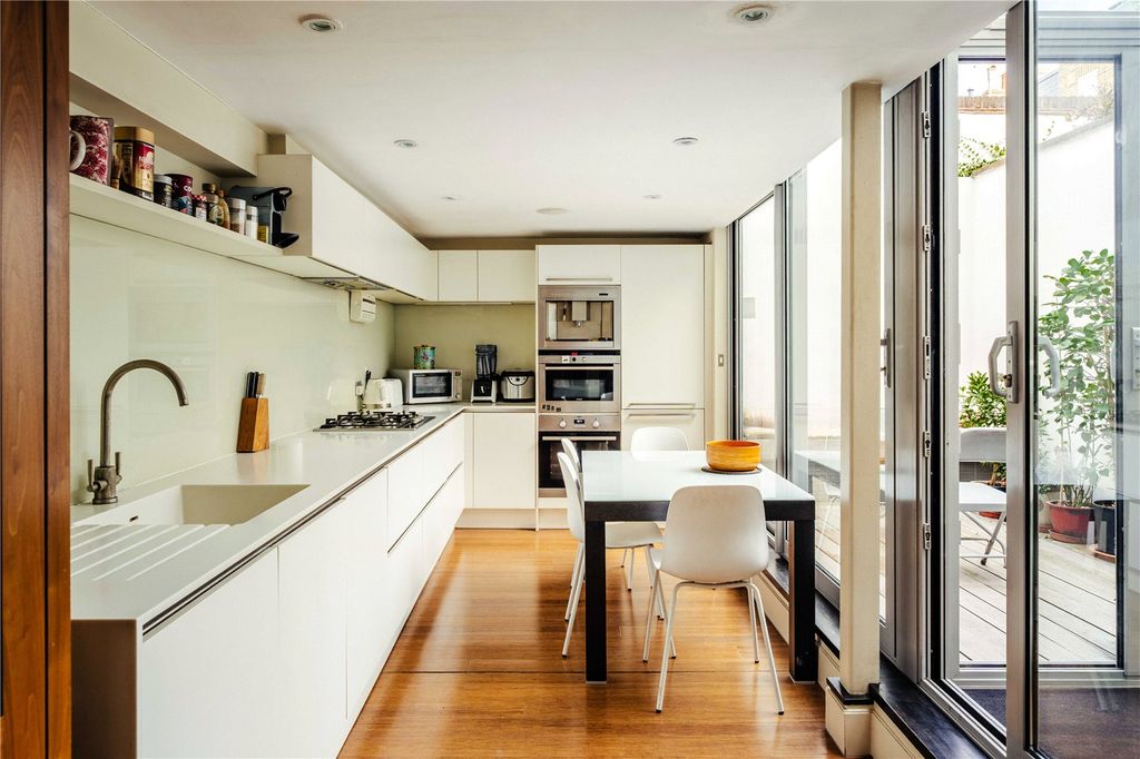 Property photo 3 of 16 Kitchen