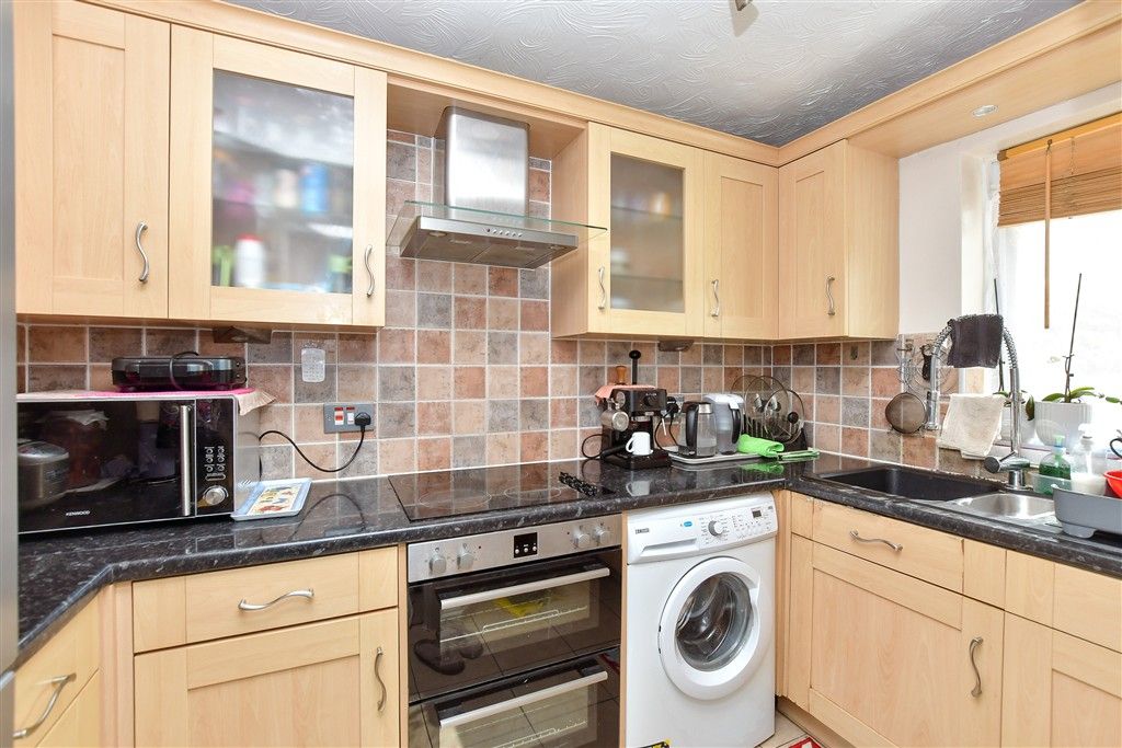 Property photo 3 of 9 Kitchen