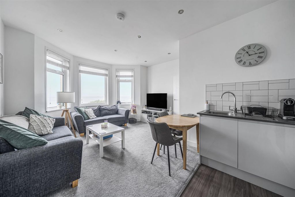 Property photo 3 of 28 1362525-15-68Dfb29A78A77.Jpg