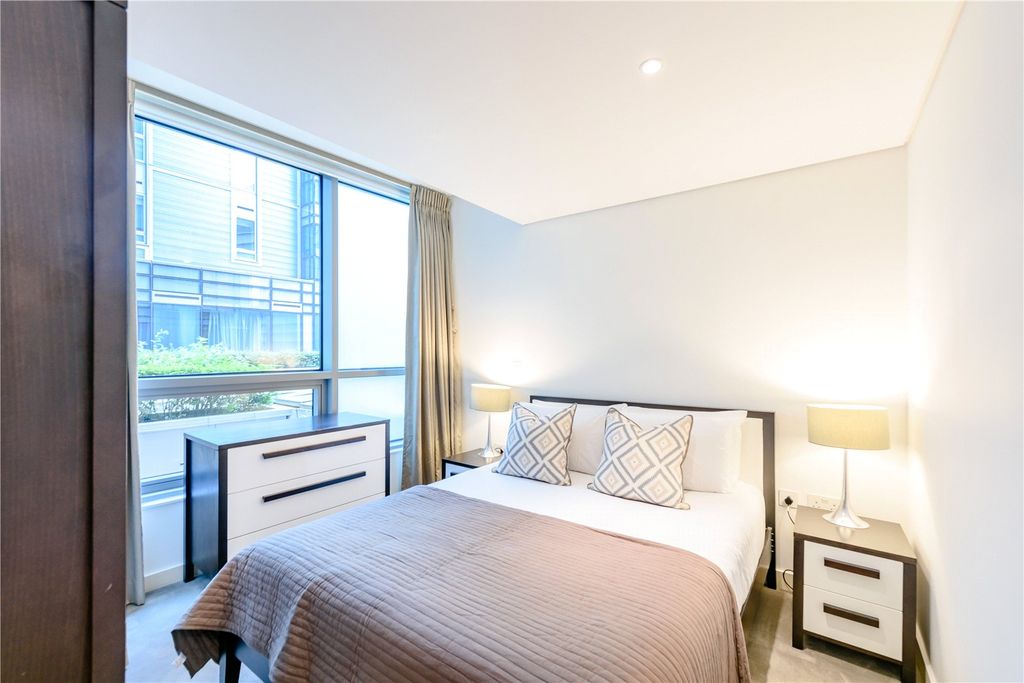 Property photo 3 of 8 Picture No. 12