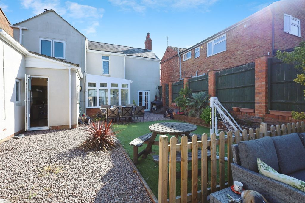 Property photo 2 of 17