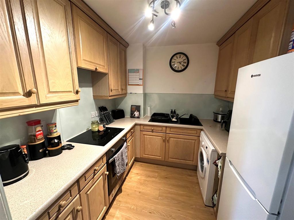 Property photo 3 of 7 Coopers Estate Agents