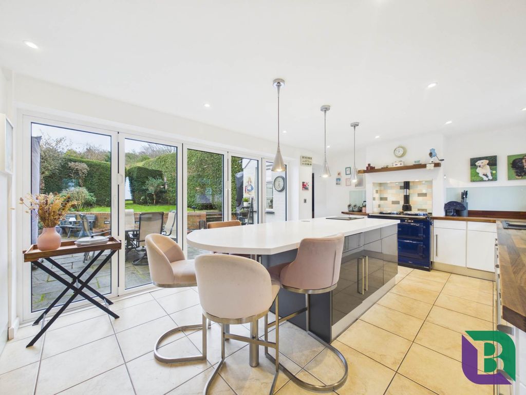 Property photo 2 of 33