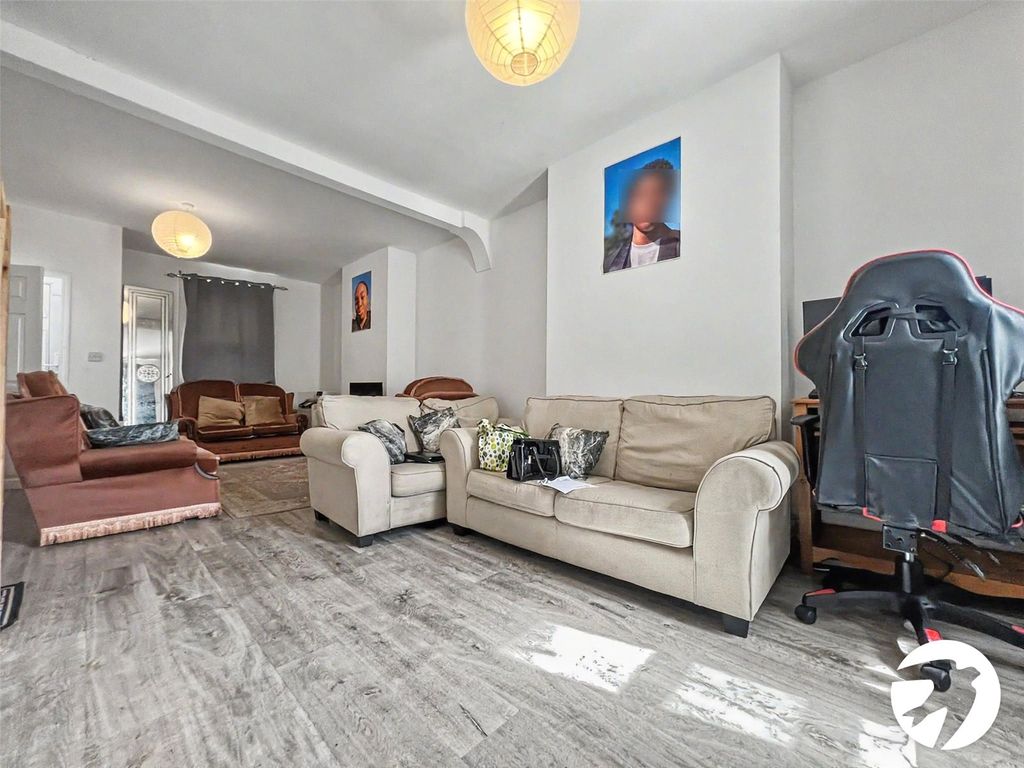 Property photo 2 of 12 Lounge