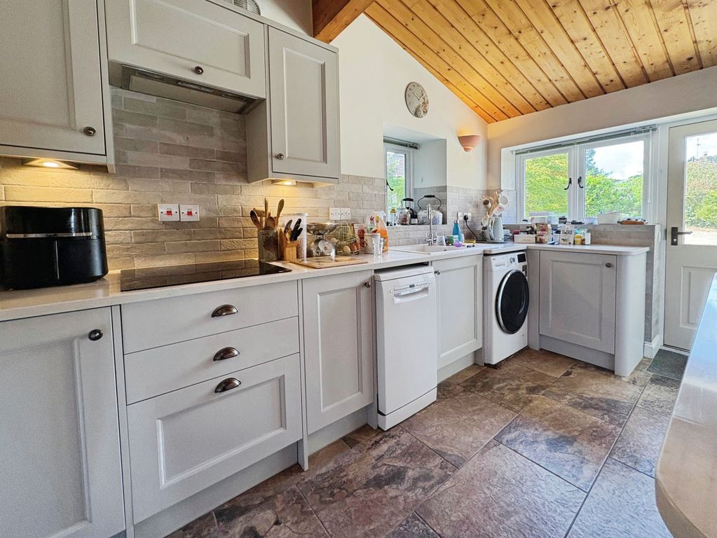 Property photo 3 of 27 655c07c4-13