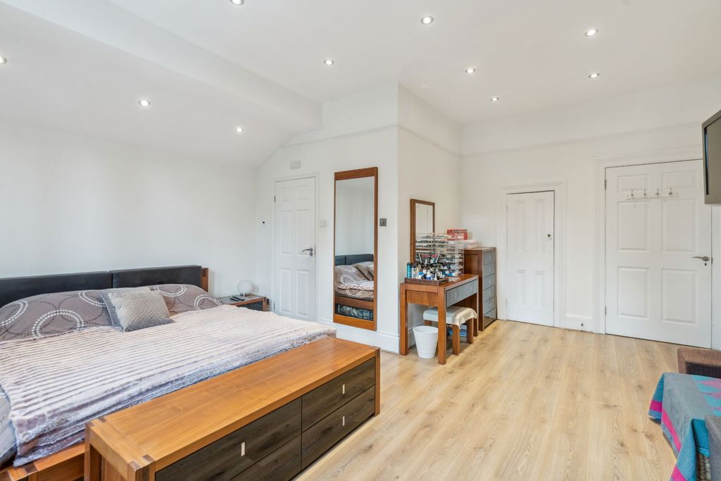Additional image 19 of 7 bed detached house for saleThe Avenue, Hatch End, Pinner HA5