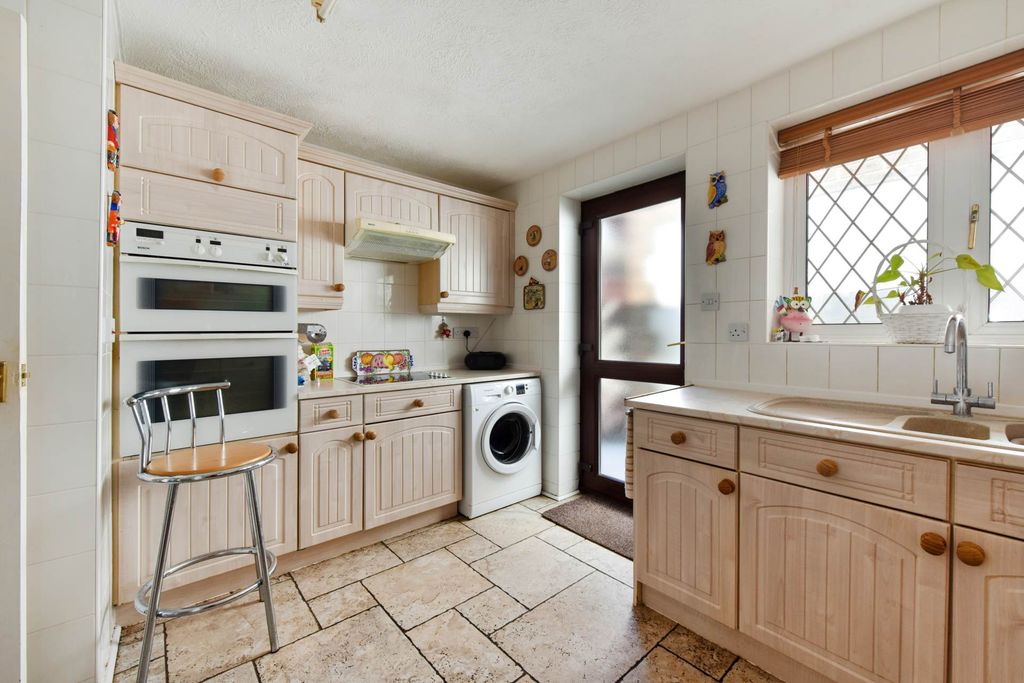 Property photo 3 of 19