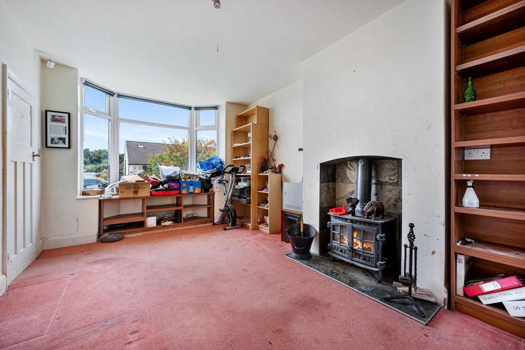 Property photo 2 of 25 Chetwyn Avenue-13.Jpg