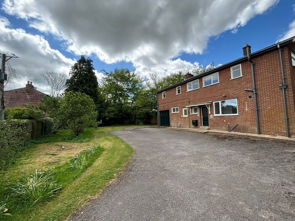 Property photo 1 of 17 External