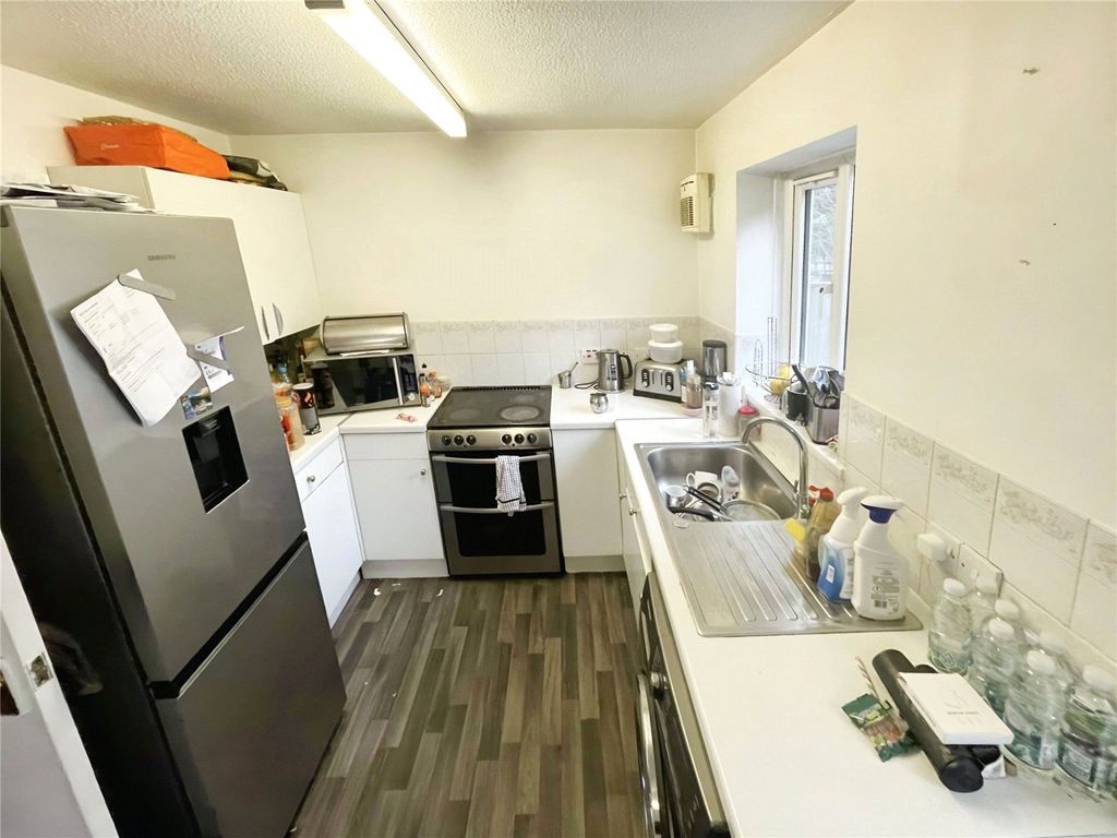 Property photo 3 of 6 Kitchen