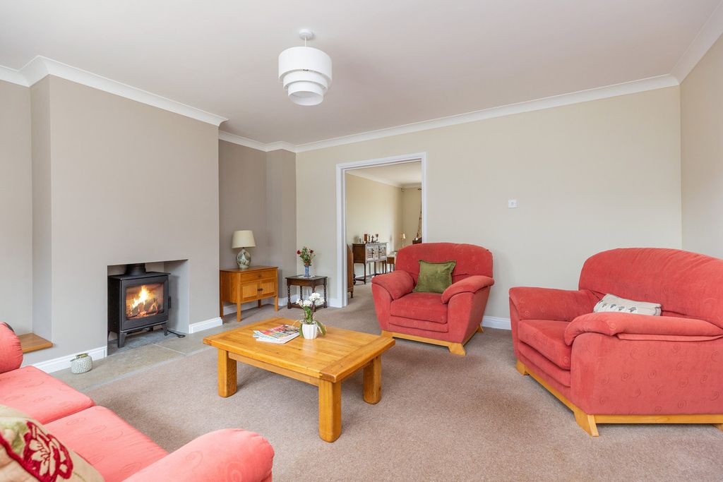 Property photo 3 of 25