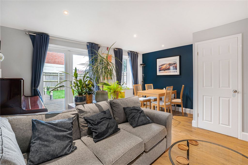 Property photo 2 of 15 Picture No. 33