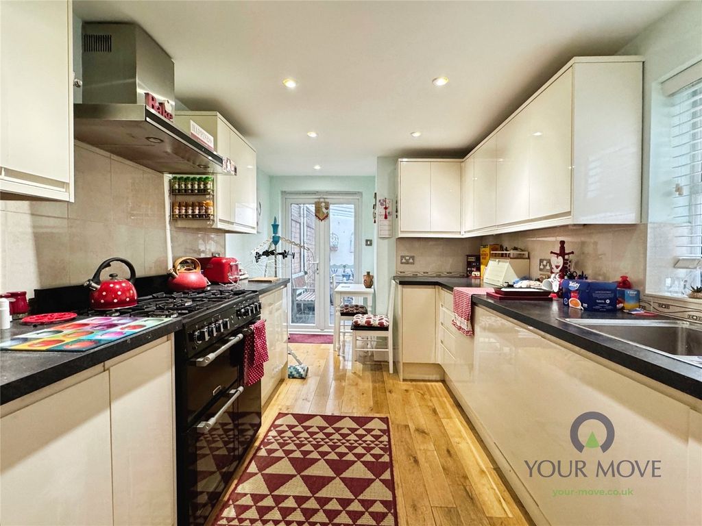 Property photo 2 of 16 Kitchen