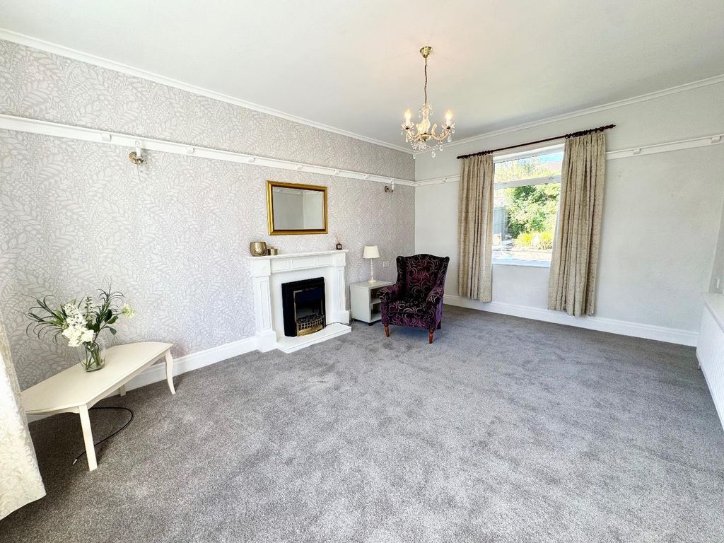Property photo 2 of 13 Lounge