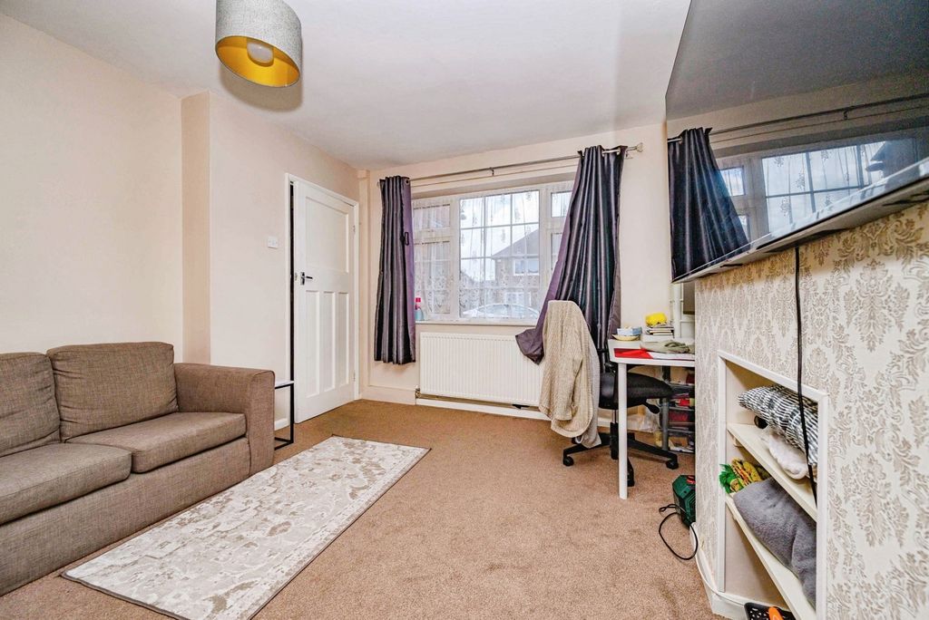 Property photo 3 of 12 Photo