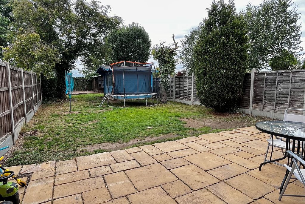 Property photo 2 of 16 Garden