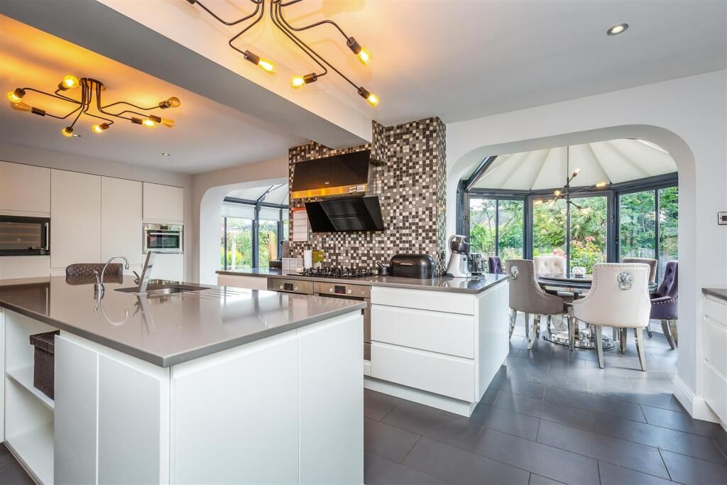 Property photo 2 of 21