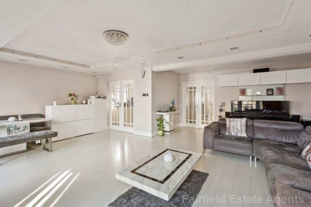 Property photo 3 of 21