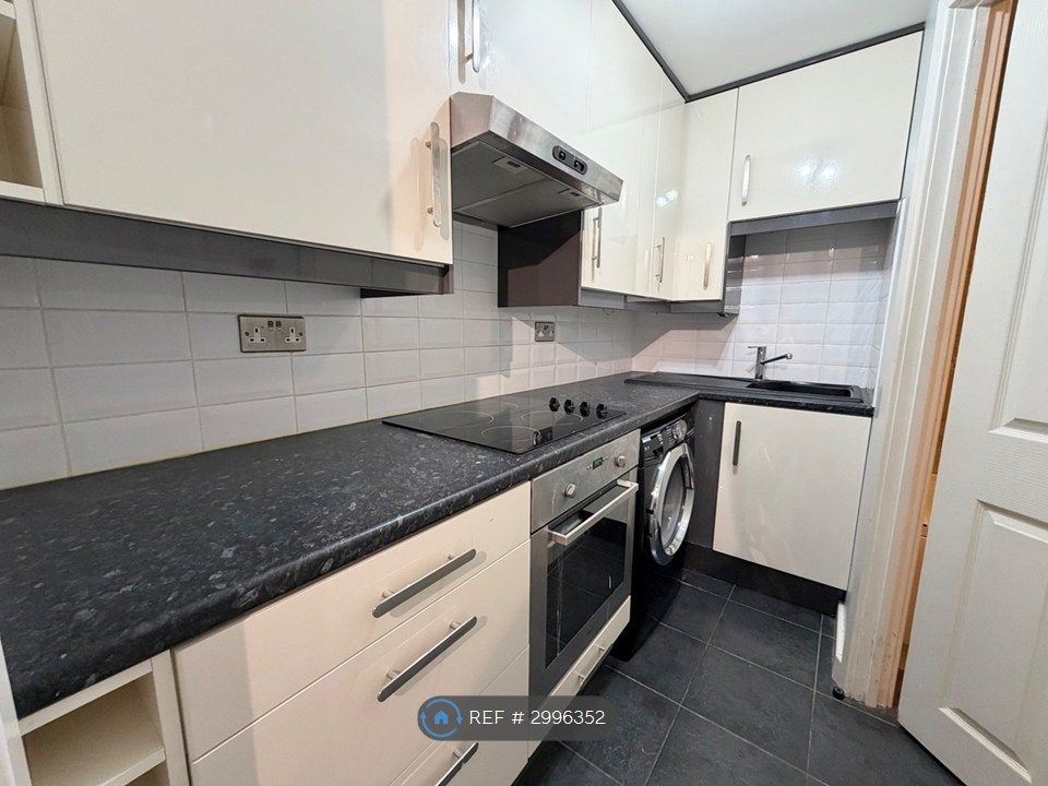 Property photo 1 of 8 Kitchen