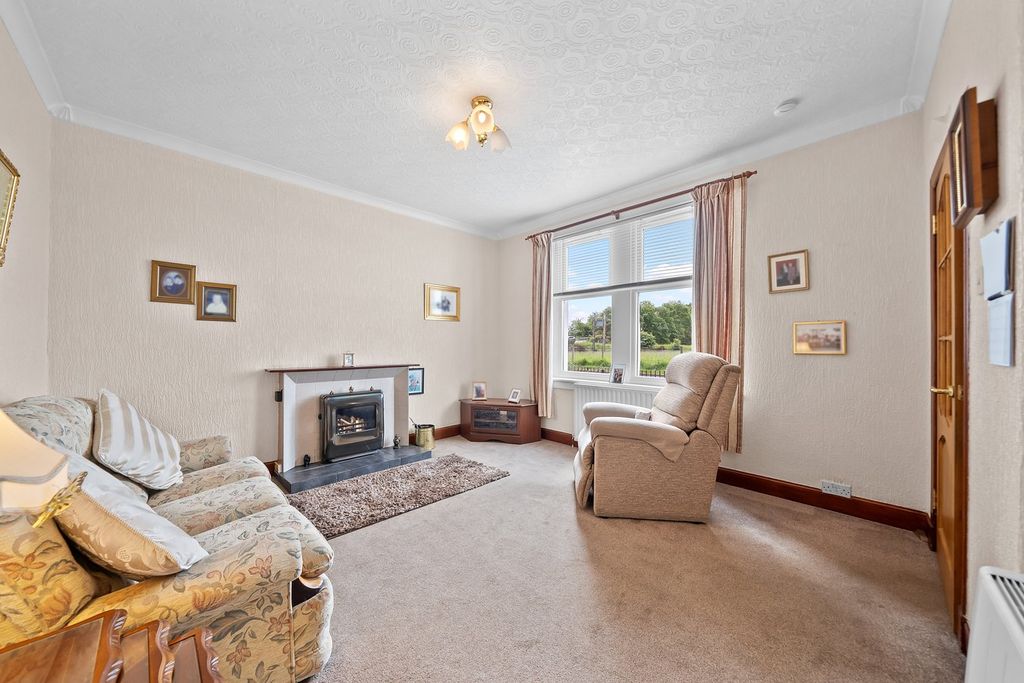 Property photo 2 of 31