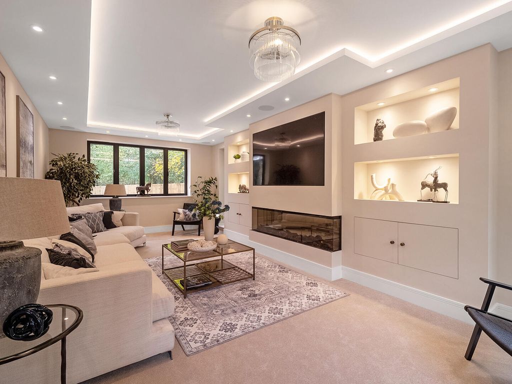 Property photo 2 of 23 Living Room