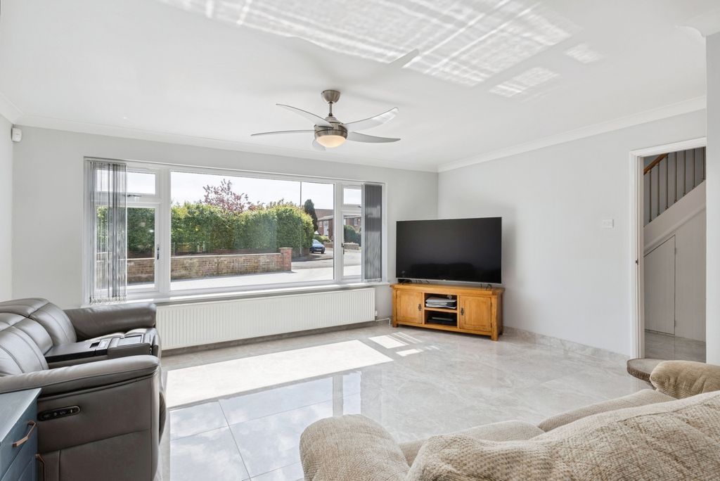 Property photo 2 of 17 Photo